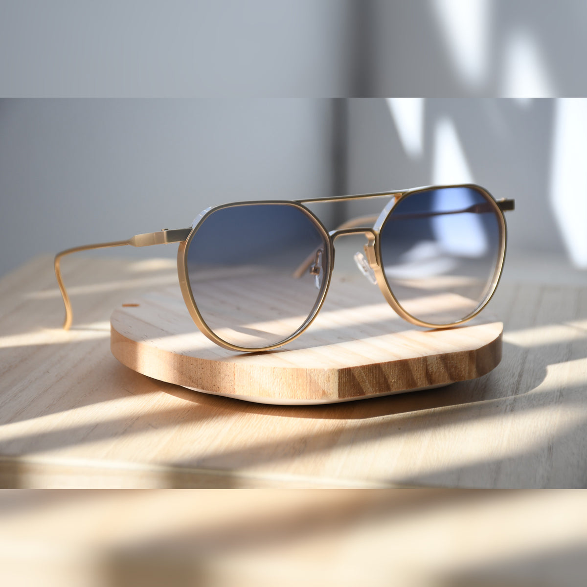 Stockholm Aviator Sunglasses — Matte Gold & Blue Gradient