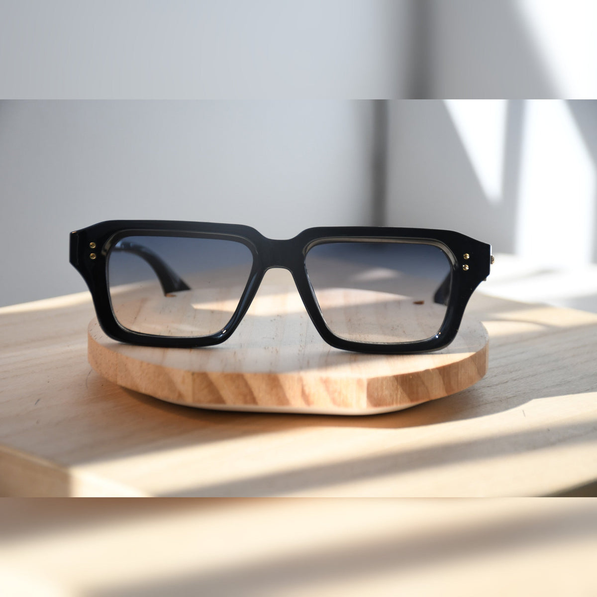 Amsterdam Square — Brown Gradient