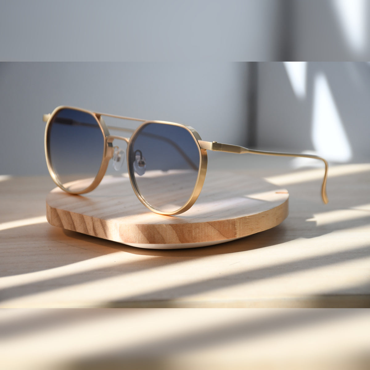 Stockholm Aviator Sunglasses — Matte Gold & Blue Gradient