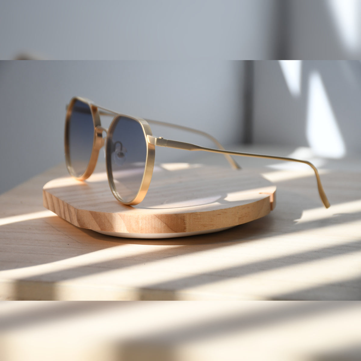 Stockholm Aviator Sunglasses — Matte Gold & Blue Gradient