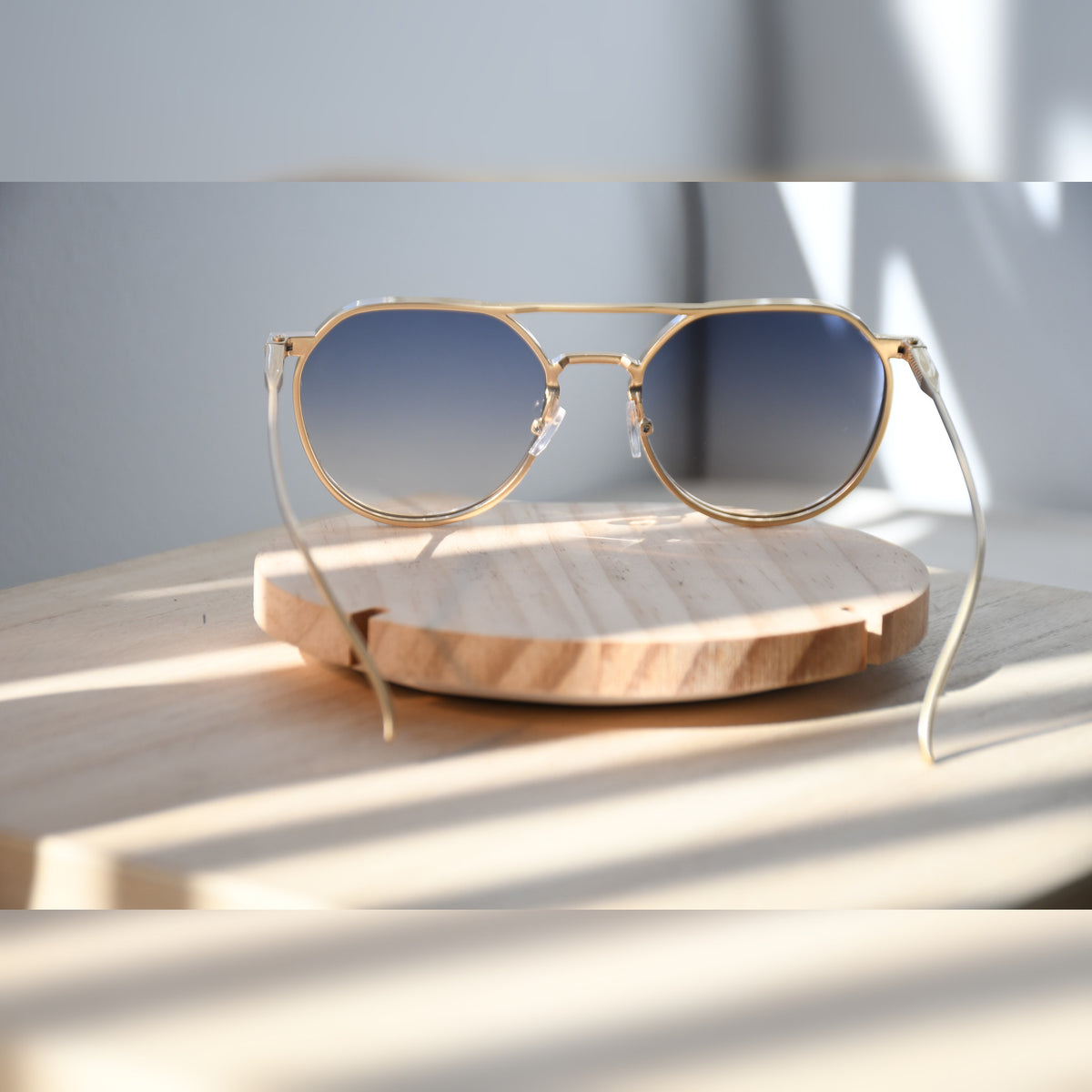 Stockholm Aviator Sunglasses — Matte Gold & Blue Gradient