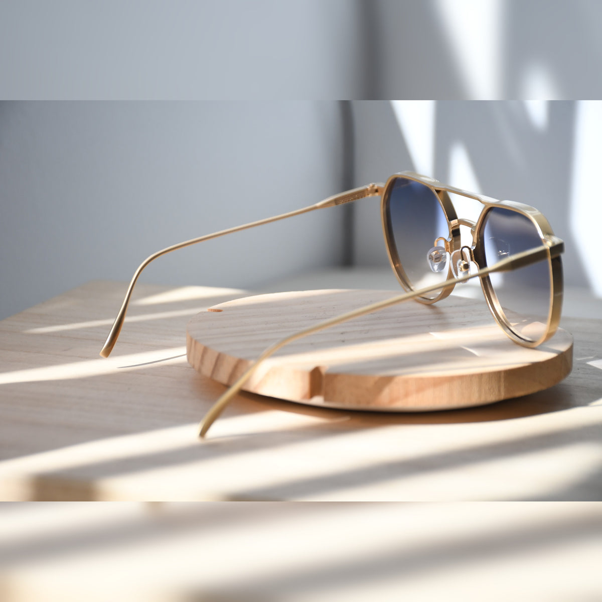 Stockholm Aviator Sunglasses — Matte Gold & Blue Gradient
